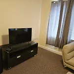 Stunning 2-Bed Apt-Freeparking Close To City