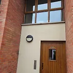 Stunning 2-Bed Apt-Freeparking Close To City