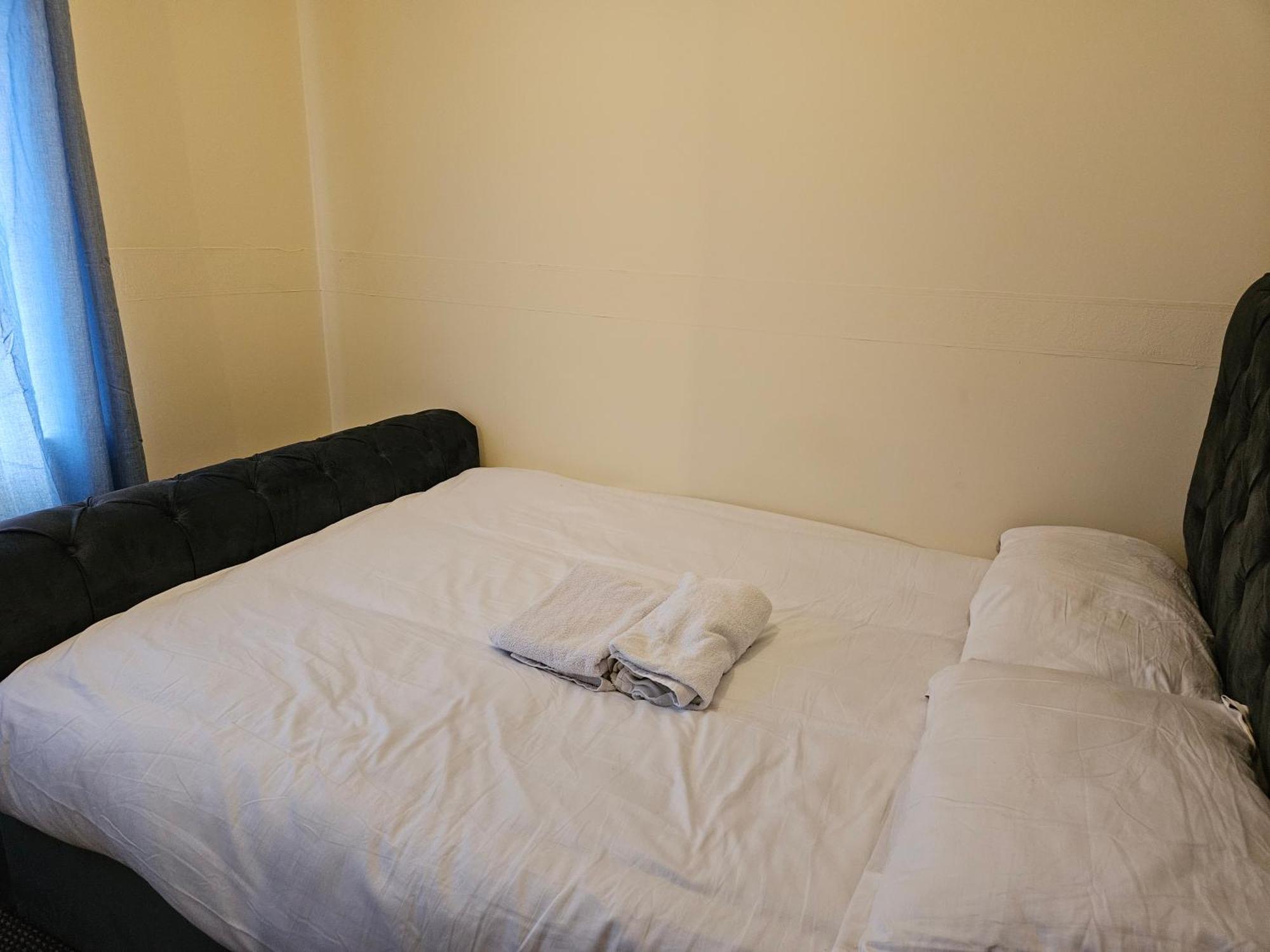 Stunning 2-bed Apt-freeparking Close To *