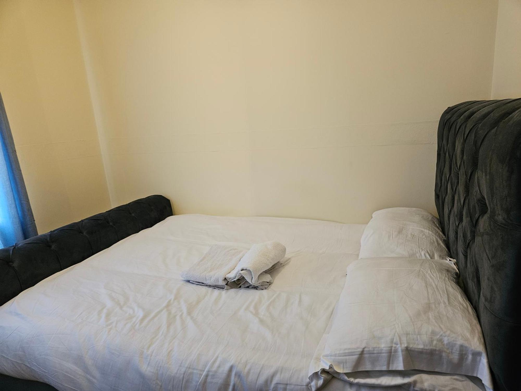 Stunning 2-bed Apt-freeparking Close To