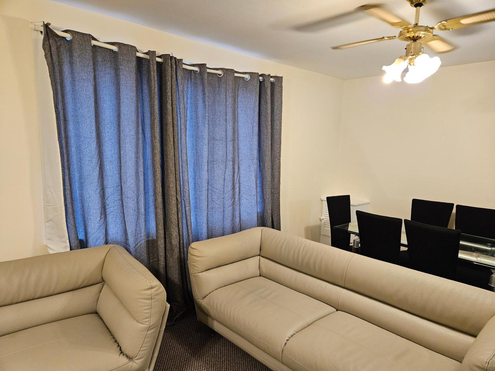 Stunning 2-bed Apt-freeparking Close To